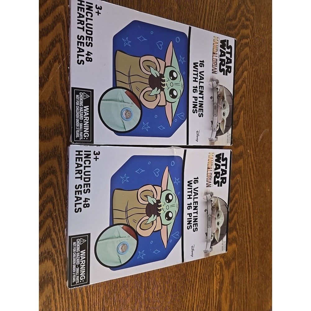 Star Wars The Mandalorian 16 Valentines w/ 16 Pins Lot‎ Of 2
